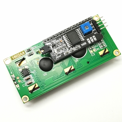 L'affichage à cristaux liquides de caractère de l'interface 16x2 d'I2C montrent le numéro des bornes 5V 4 bleu