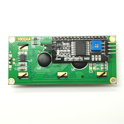 L'affichage à cristaux liquides de caractère de l'interface 16x2 d'I2C montrent le numéro des bornes 5V 4 bleu